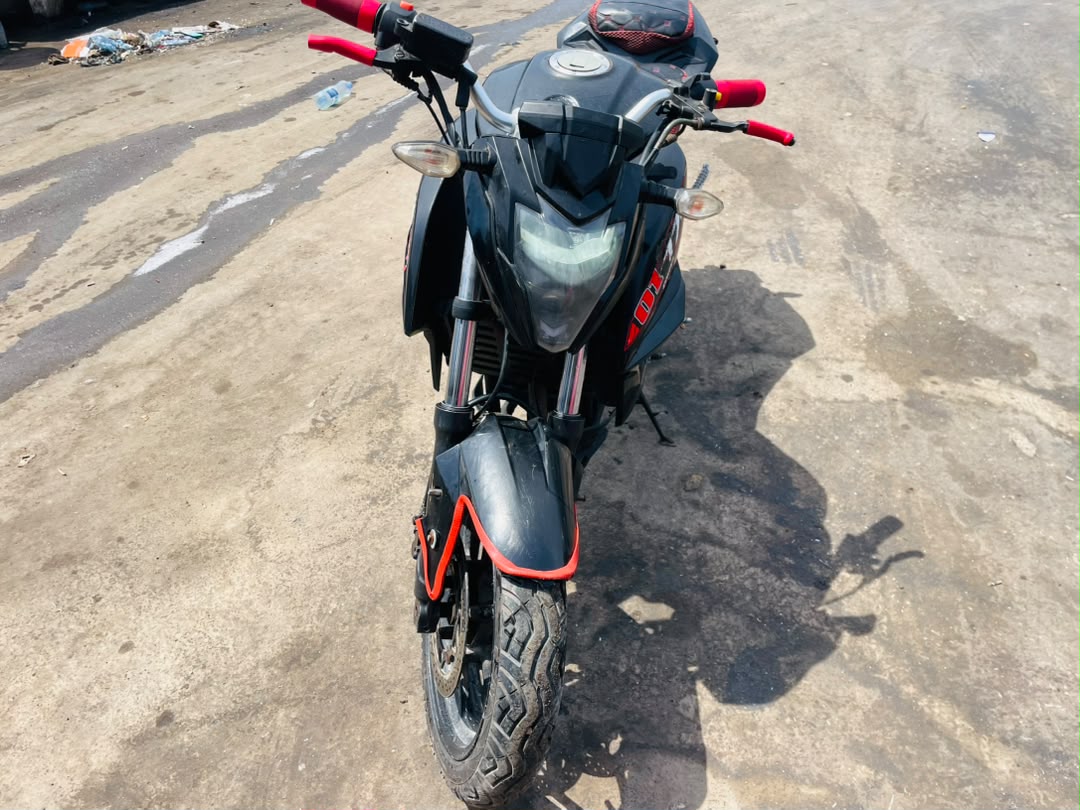 Moto JINCHENG 200 en excellent état, bien entretenue