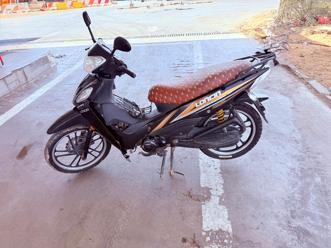 Moto Loncin 110cc en excellent état avec assurance