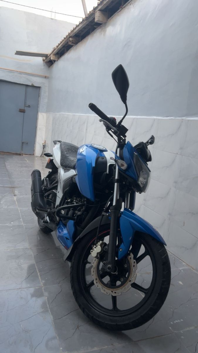 Moto TVS Apache 160 4V en excellent état