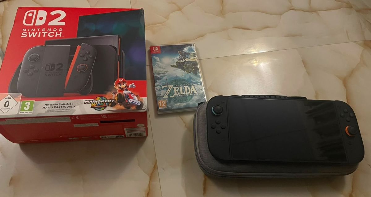 Nintendo Switch 2 avec jeu Zelda Tears of the Kingdom et pochette