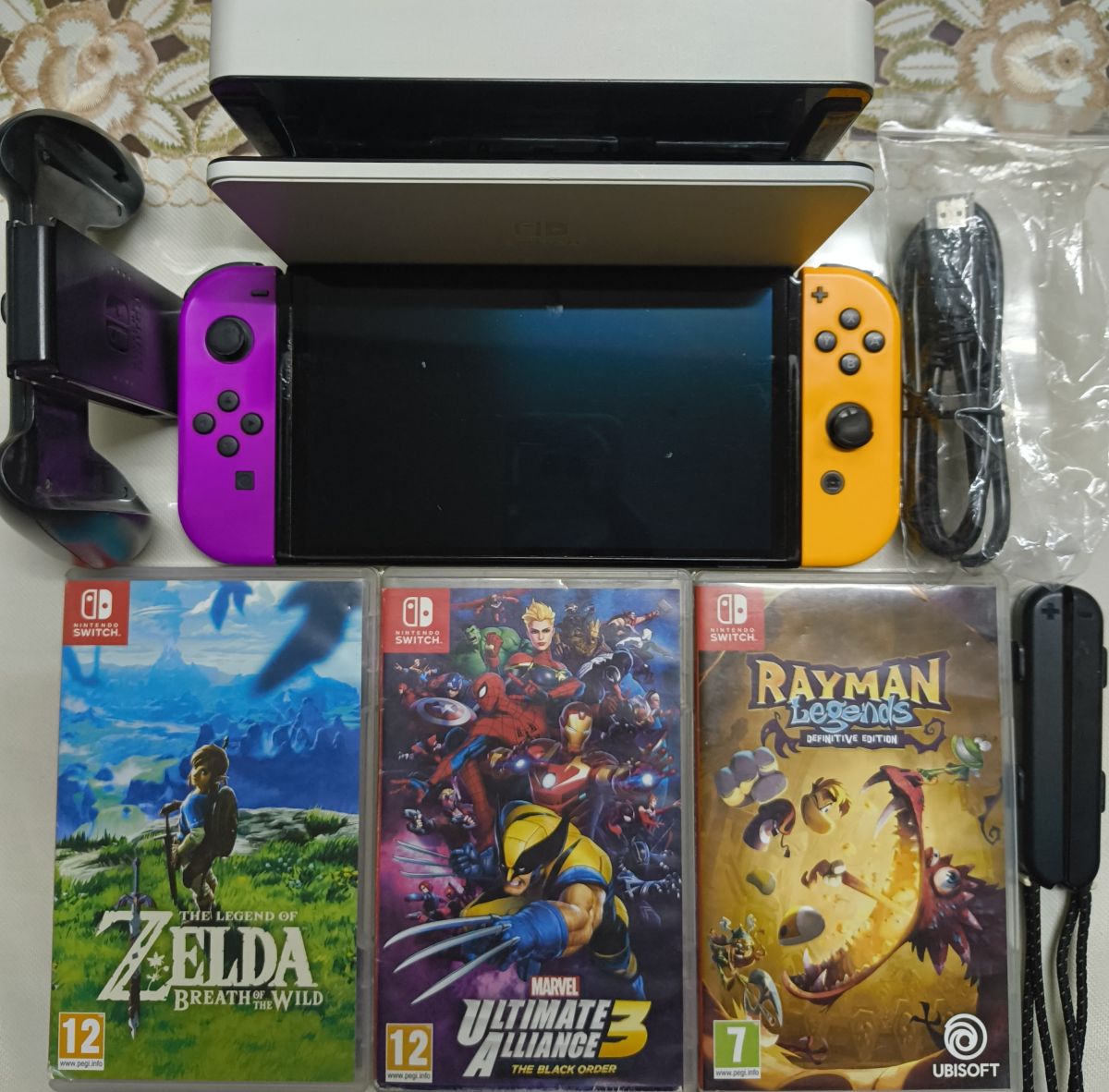 Nintendo Switch OLED avec 6 jeux et accessoires inclus