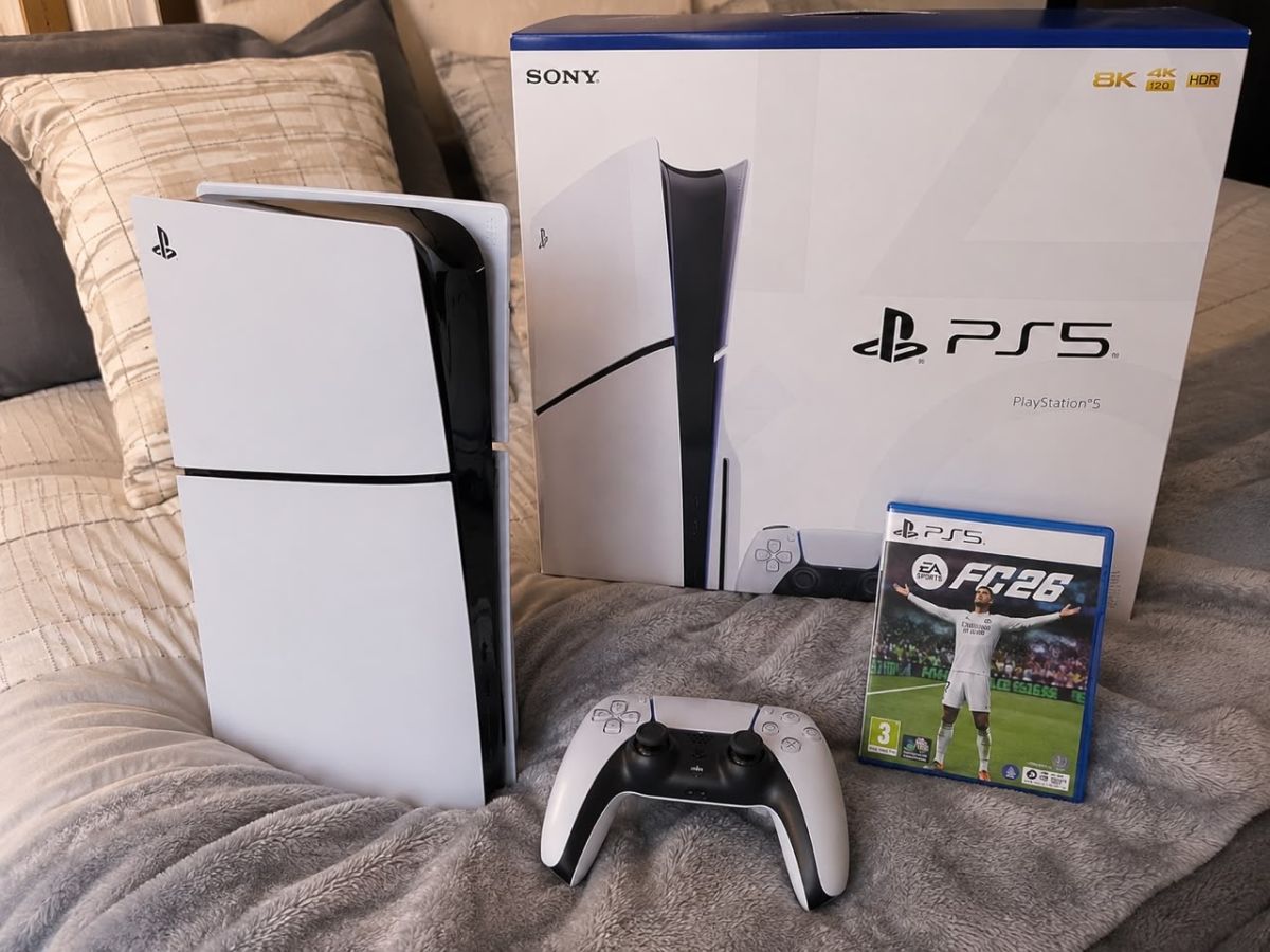 PlayStation 5 neuve avec manette et jeu FC26 neuf