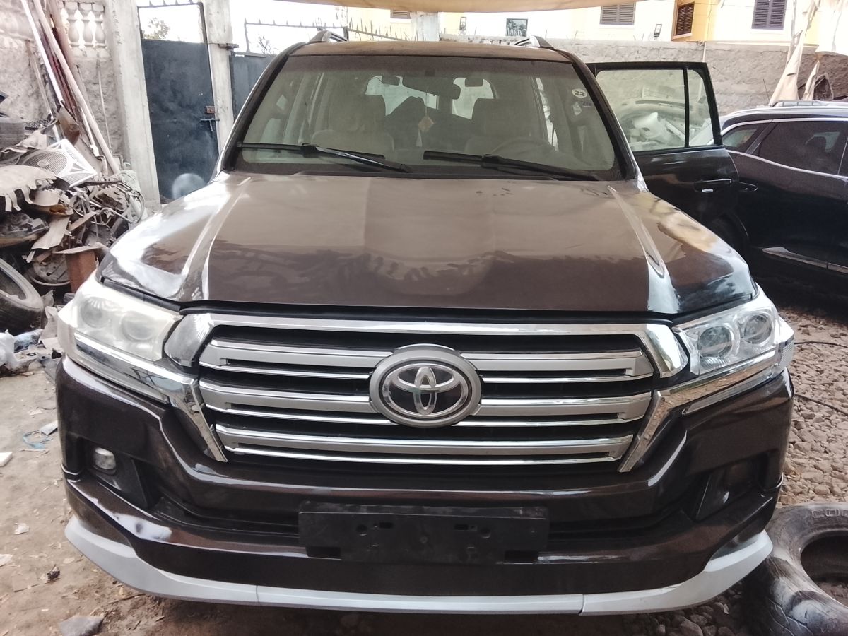 Recherche pièces détachées Land Cruiser V8 2012-2020 ou véhicule complet