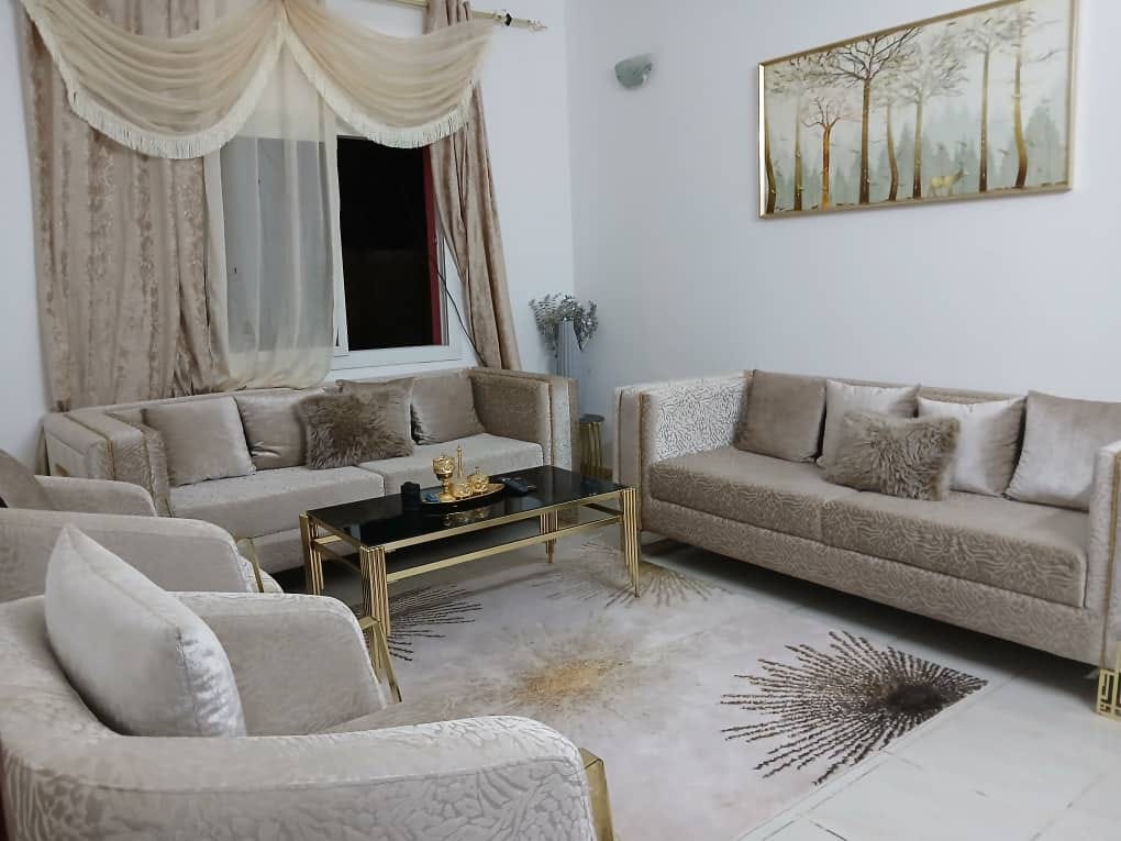 Salon en très bon état, négociable