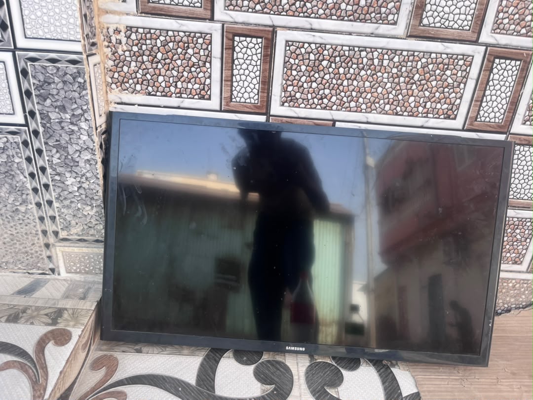 Télévision écran plat en bon état