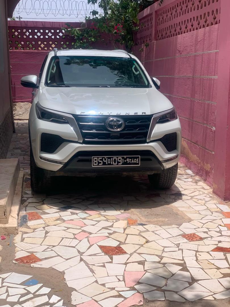 Toyota Fortuner 2025 Neuve, diesel, boîte automatique, importée Dubaï