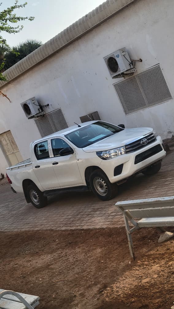 Toyota Hilux Marill blanc, neuf et en bon état