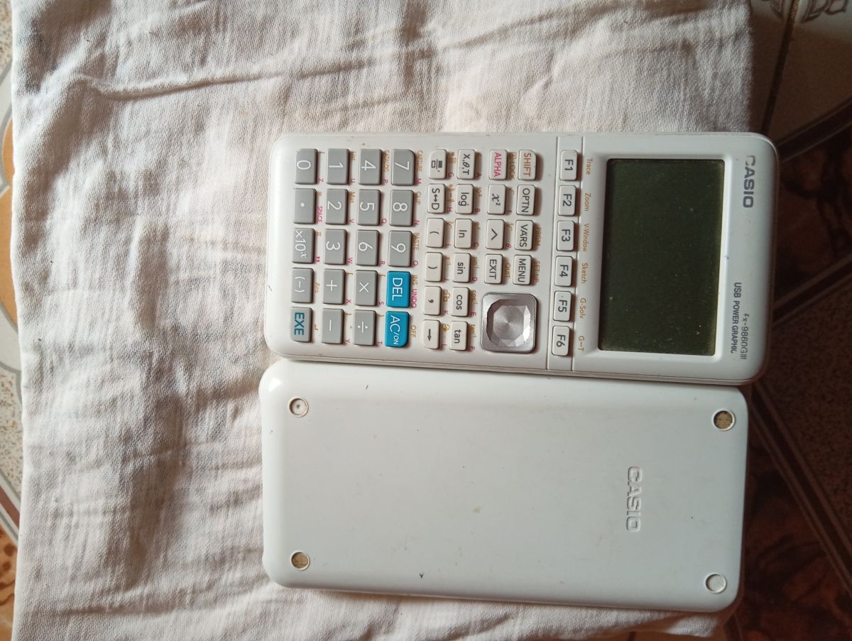 Calculatrice scientifique neuve 5 mois d\'utilisation