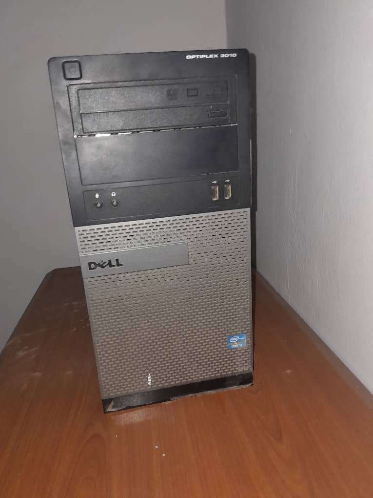 Unité centrale Intel Core i3 en très bon état