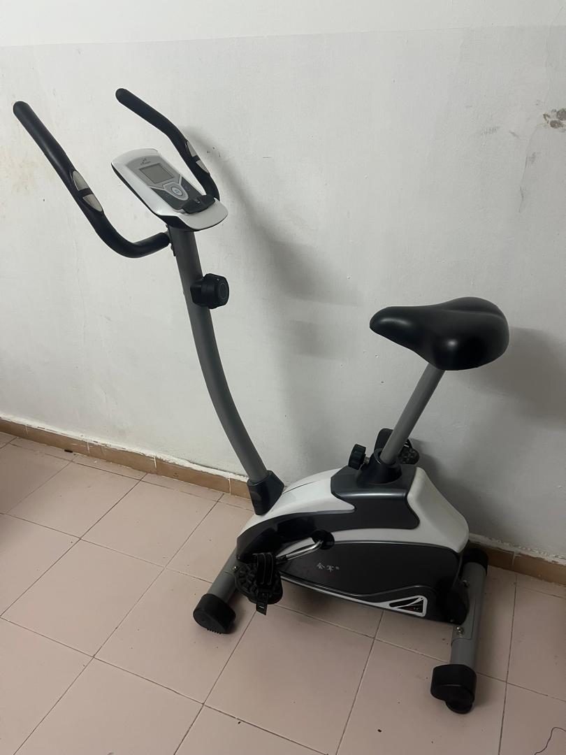 Vélo d\'appartement neuf en très bon état