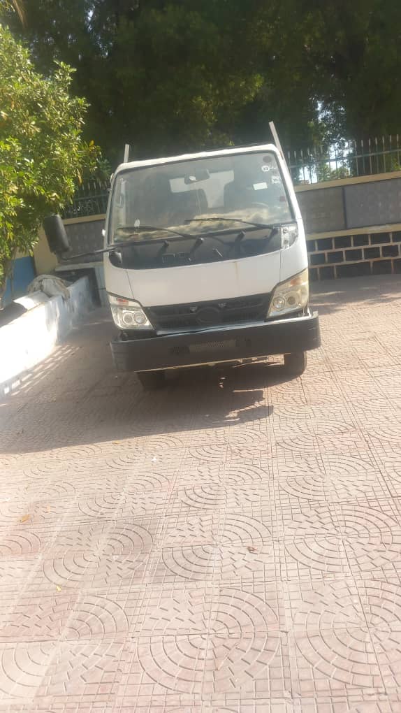 Camion Toyota Dyna 2015 bien entretenu