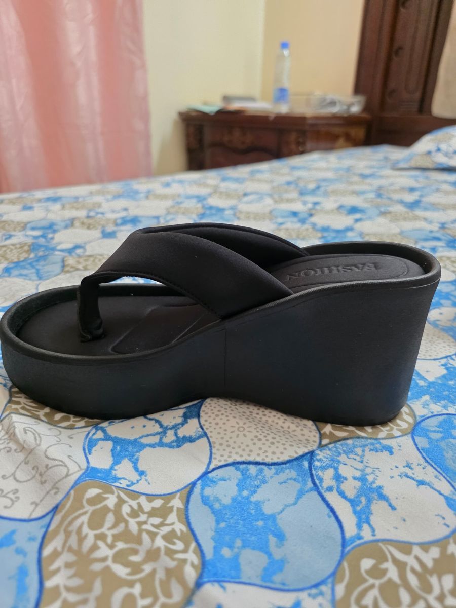 Chaussures neuves taille 38, chic et confortables