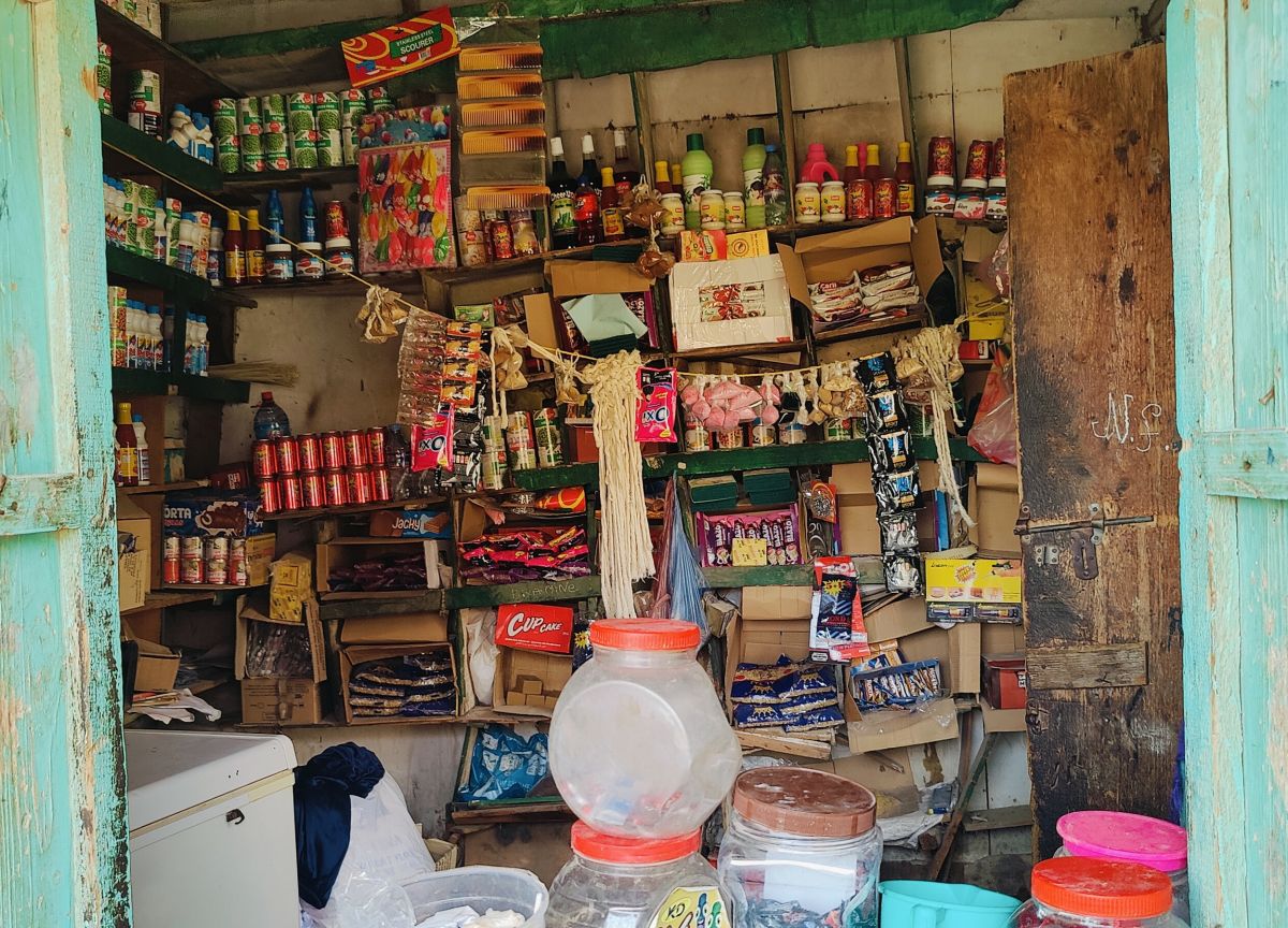 Boutique équipée avec réfrigérateur à Harrirad proche route principale