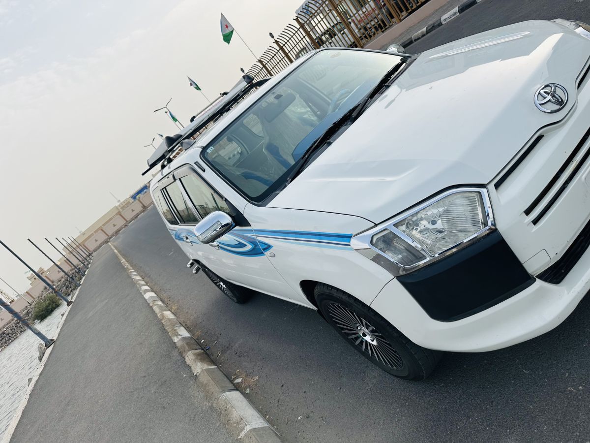 Toyota Probox 2018 essence, climatiseur, excellent état