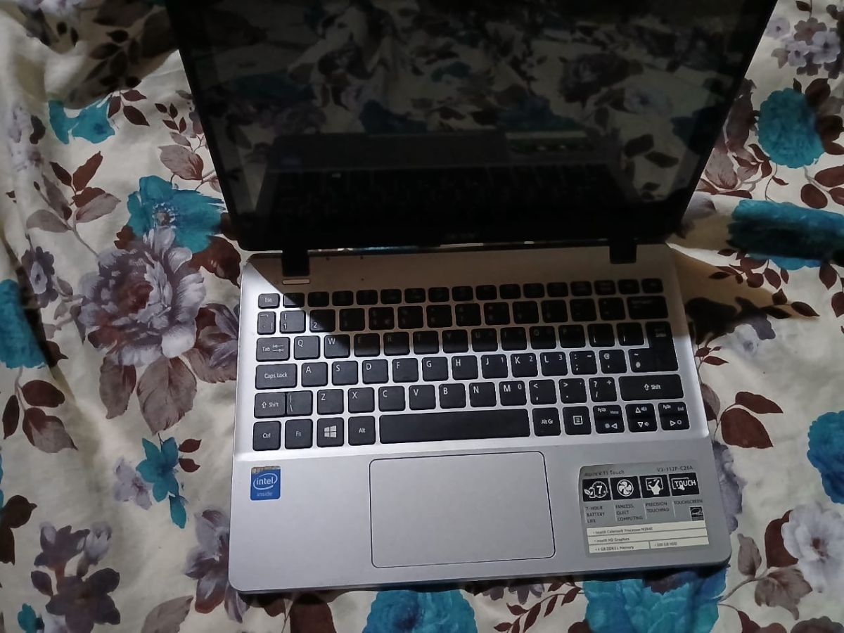 Ordinateur PC avec souris, bon état général