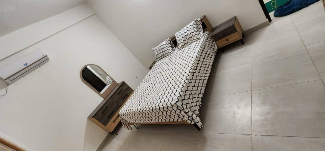 Appartement F4 meublé 3 chambres avec climatisation à PK13 Pin Saoudie