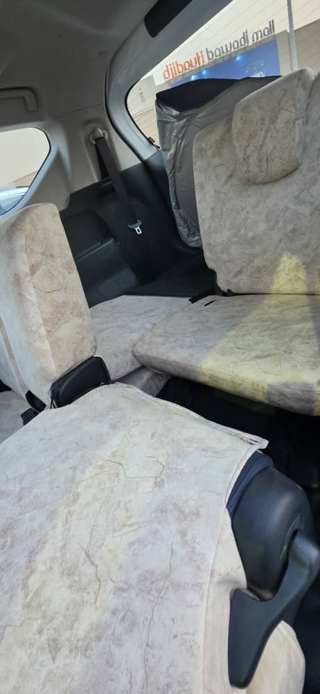 Mitsubishi Xpander Cross 2025 SUV 7 places essence automatique