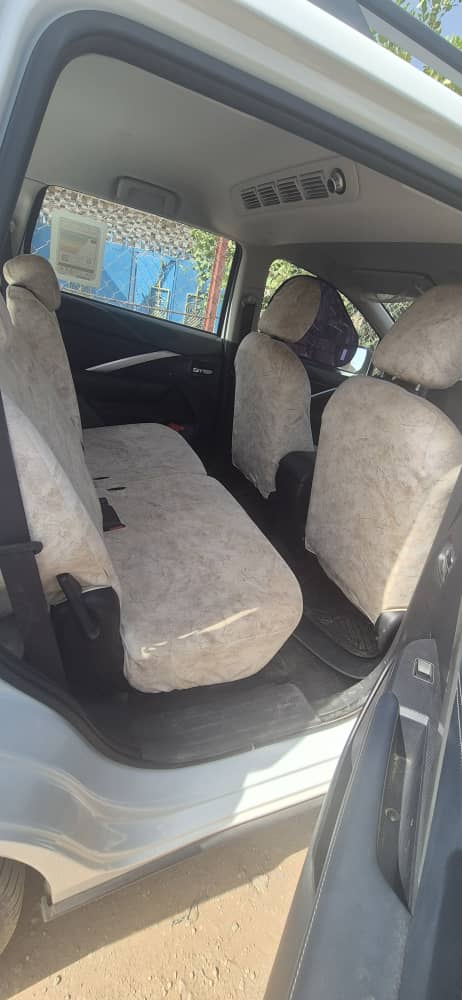 Mitsubishi Xpander Cross 2025 SUV 7 places essence automatique