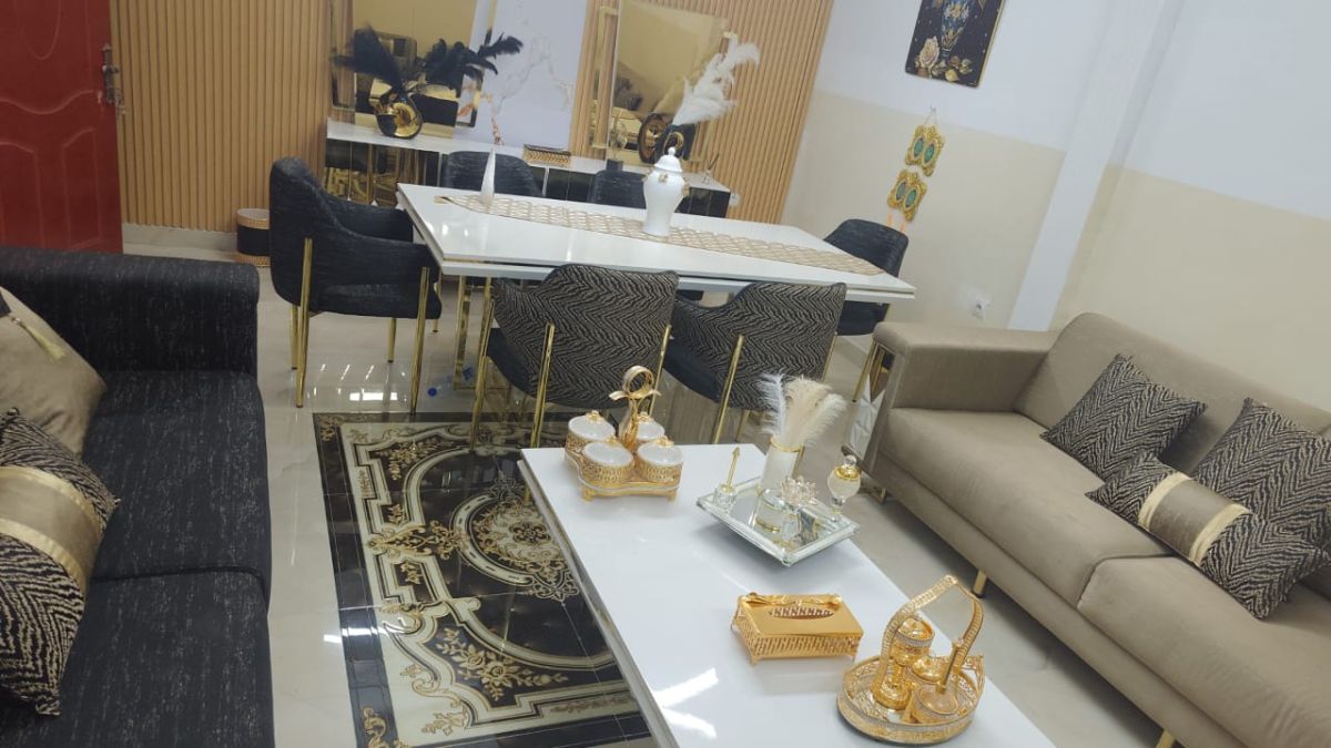 Salon complet neuf avec décoration moderne