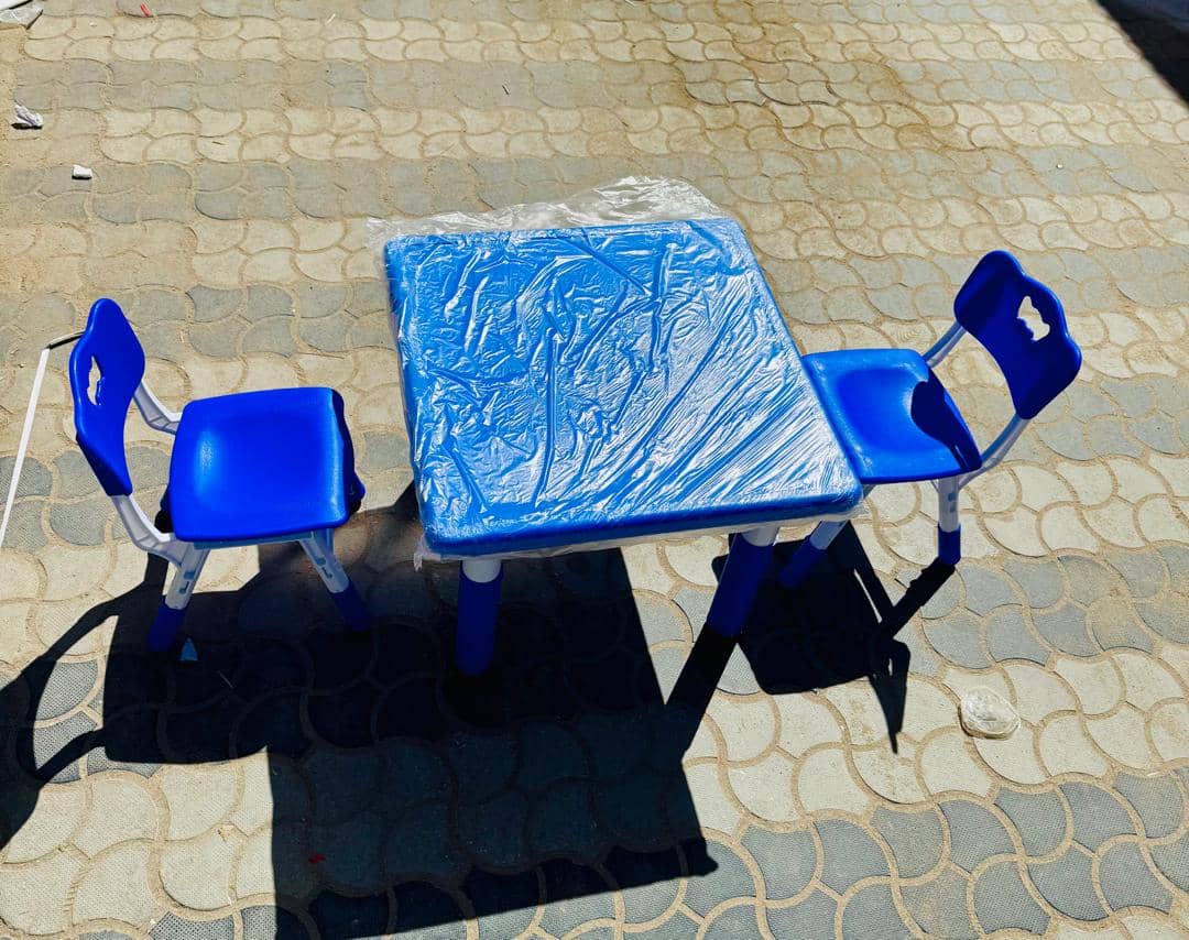 Tables, chaises et bureaux pour enfants pour la rentrée