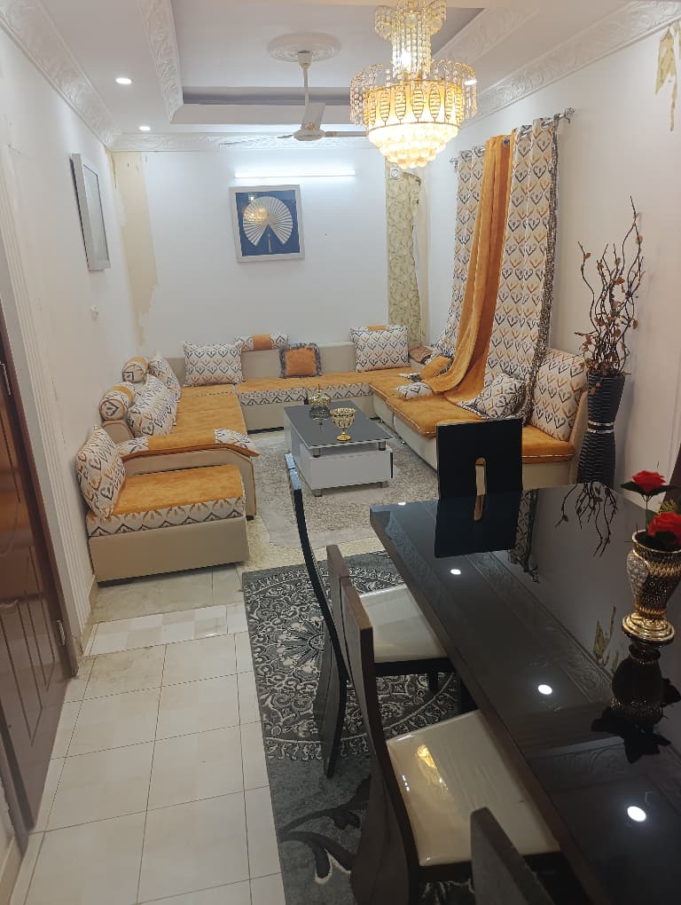 Ensemble salon, canapé marocain, TV et lit