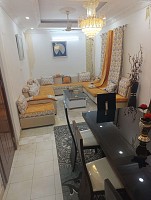 Lit, deux salons et table à manger à vendre