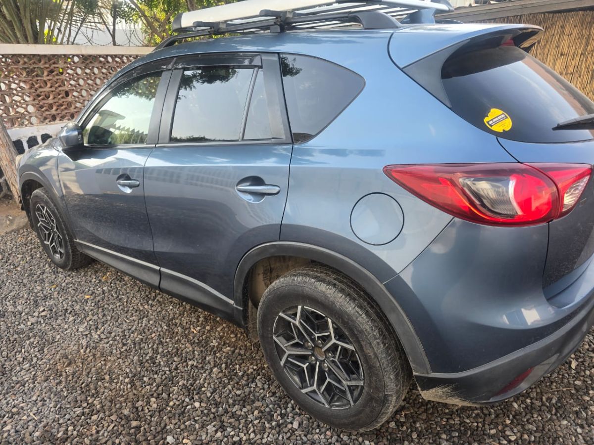 Mazda V6 diesel en excellent état, confortable et robuste