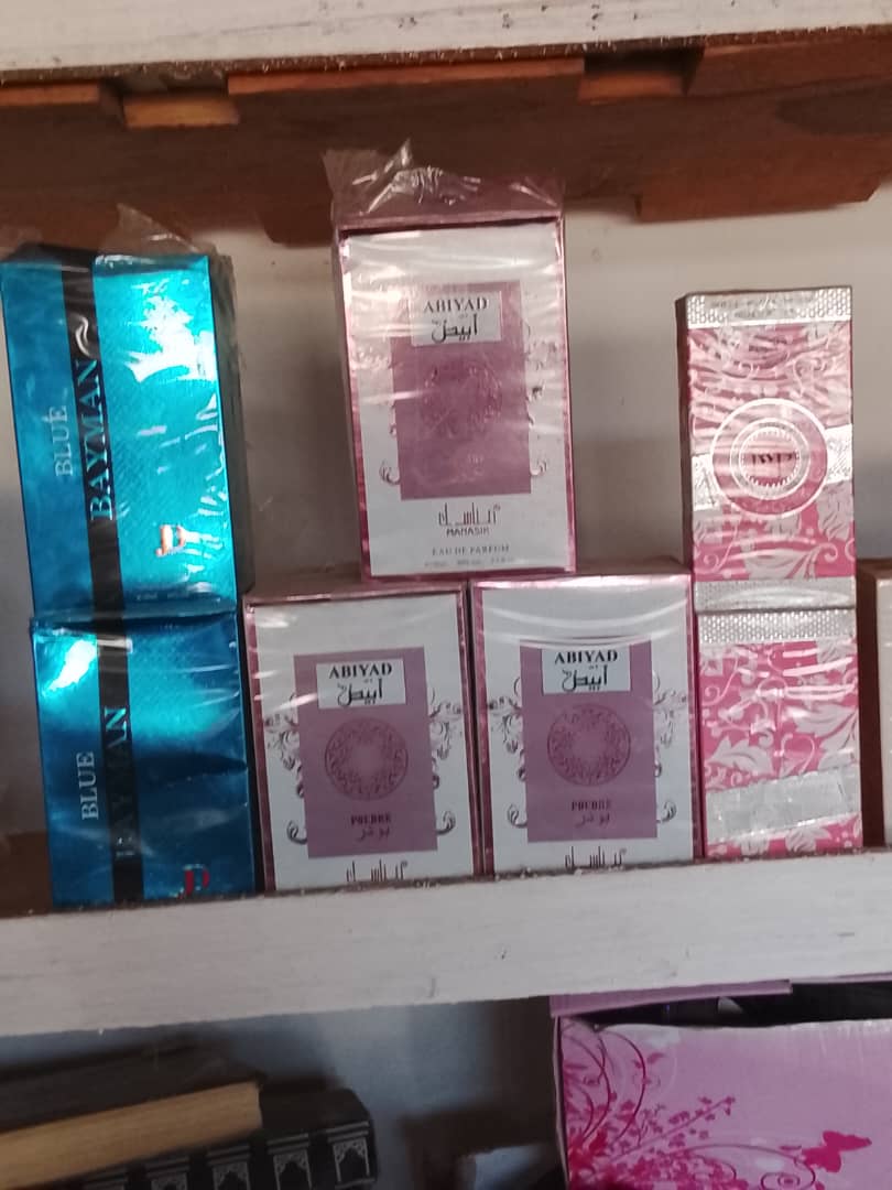 Produits beauté, parfums, cartables et chaussures