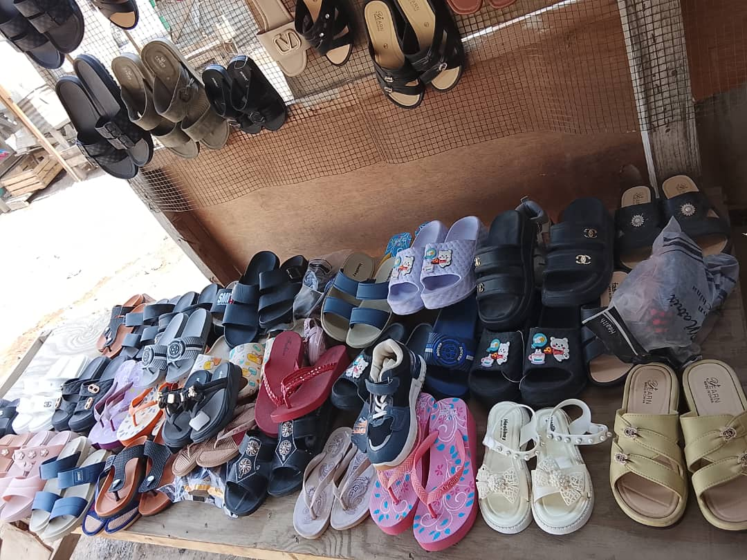 Produits beauté, parfums, cartables et chaussures