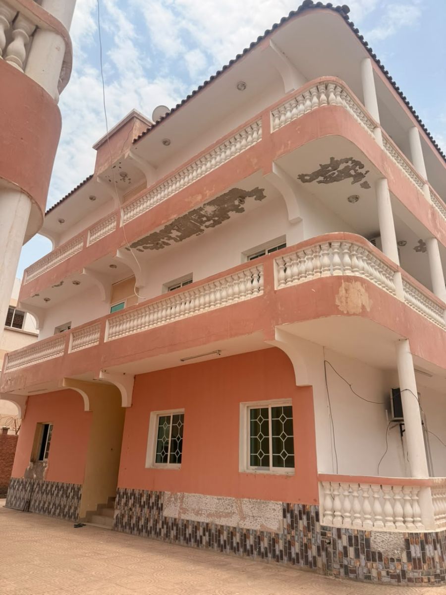 Appartements et locaux à louer à Napoléon et Gabode 5