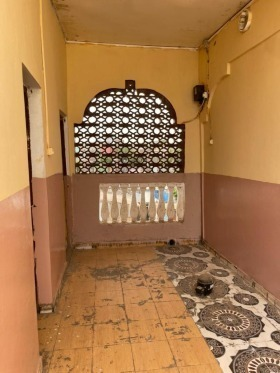 Maison F6 avec titre foncier à T3 près du lycée de Balbala