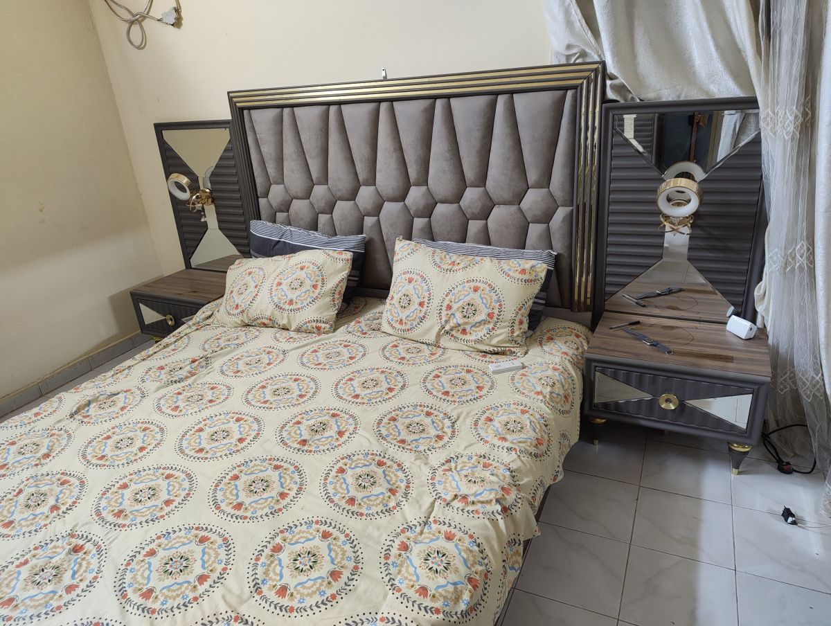 Chambre à coucher complète d\'occasion en très bon état