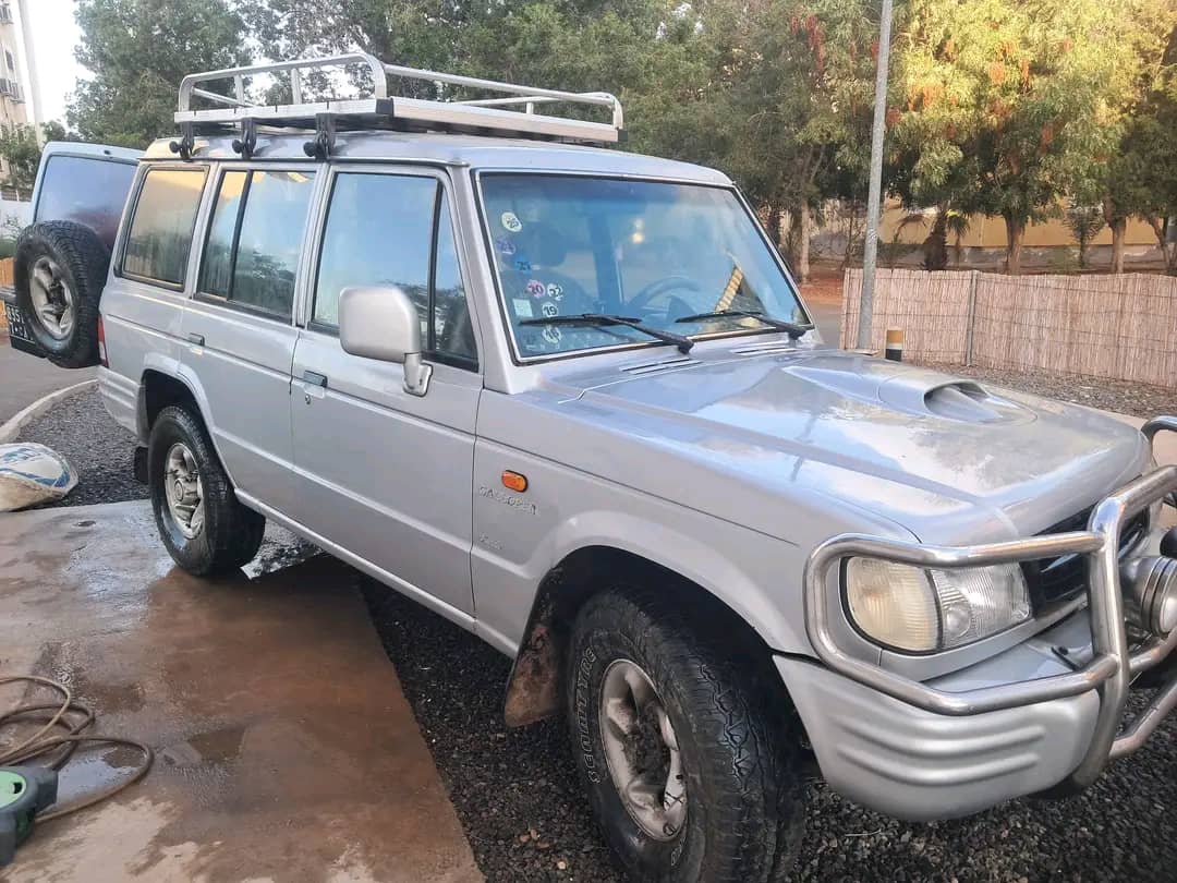 Hyundai Galloper 4x4 gris argent en bon état général