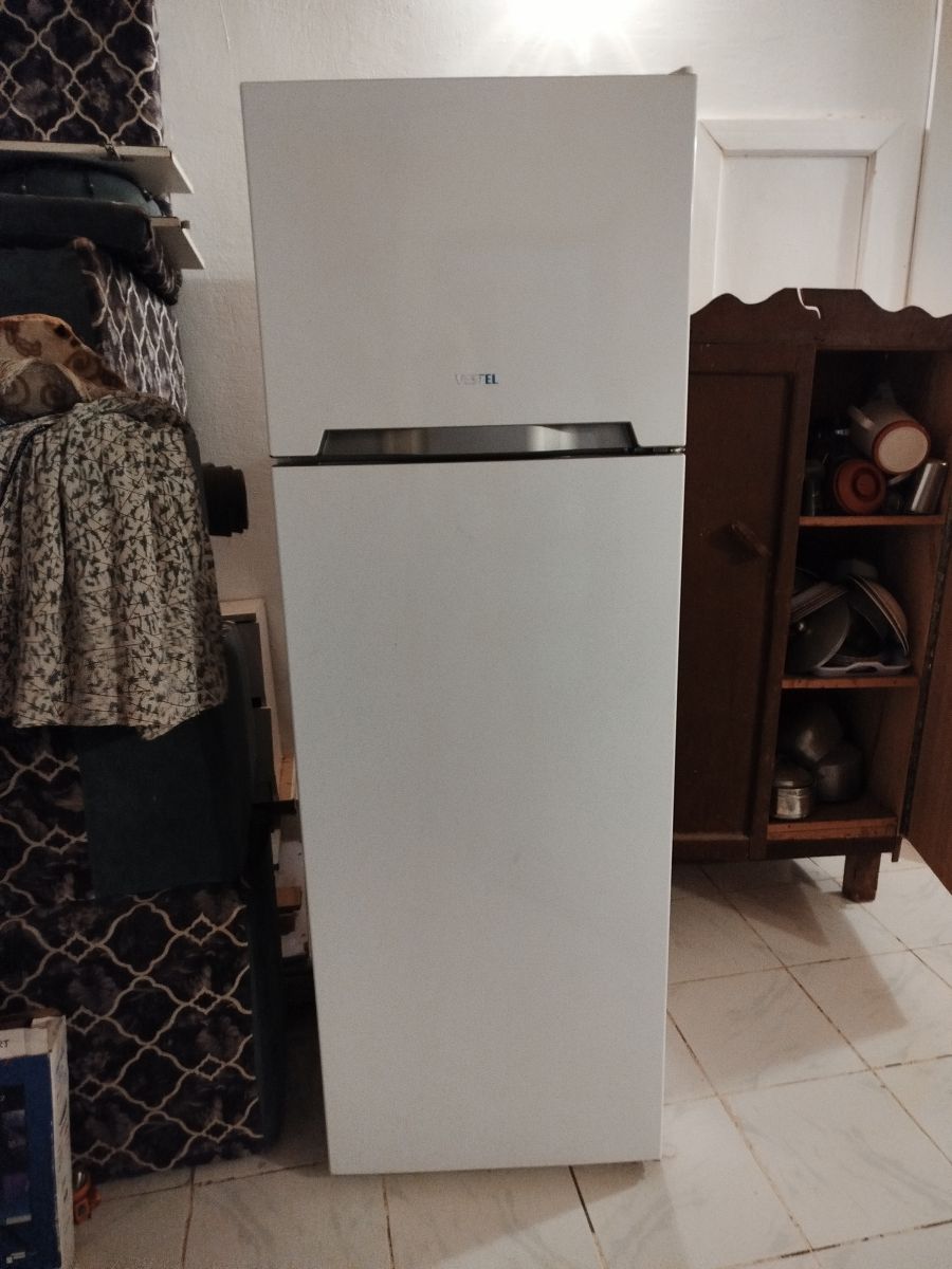 Réfrigérateur Vestel presque neuf, très bon état