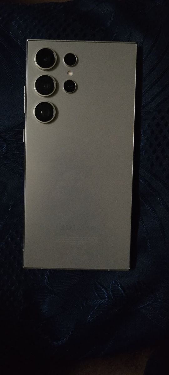 Samsung Galaxy S24 Ultra 256 Go 12 Go RAM en excellent état