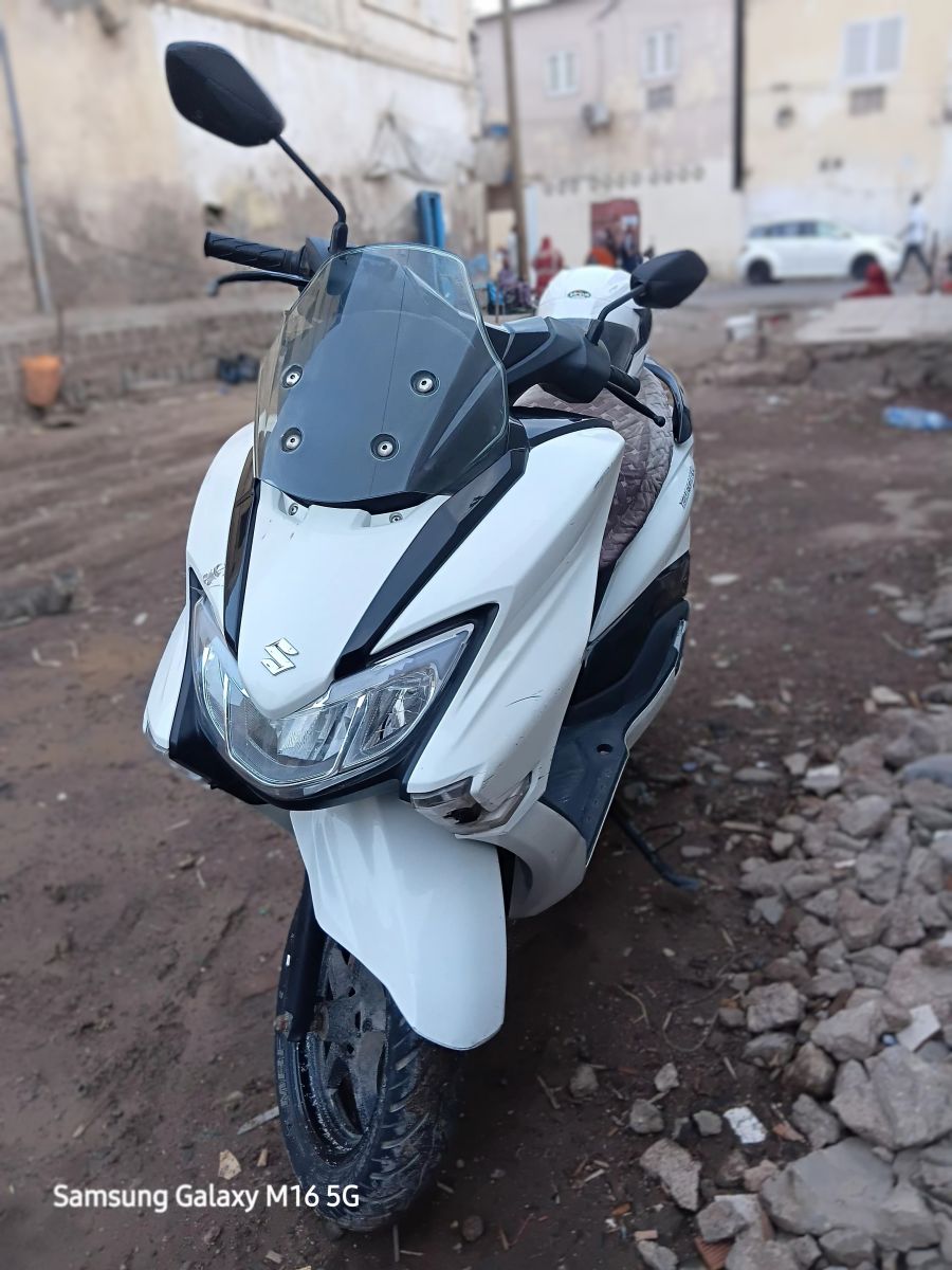 Moto Suzuki Burgman en excellent état