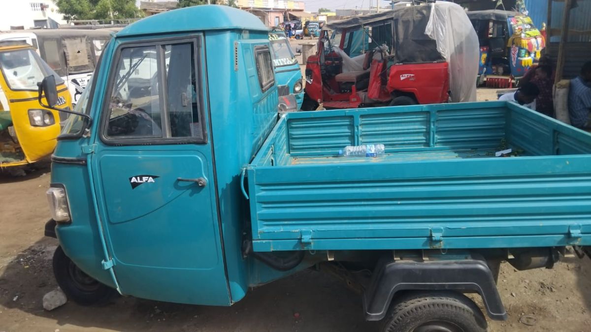 Triporteur Mahindra Diesel Neuf, Utilitaire Vert