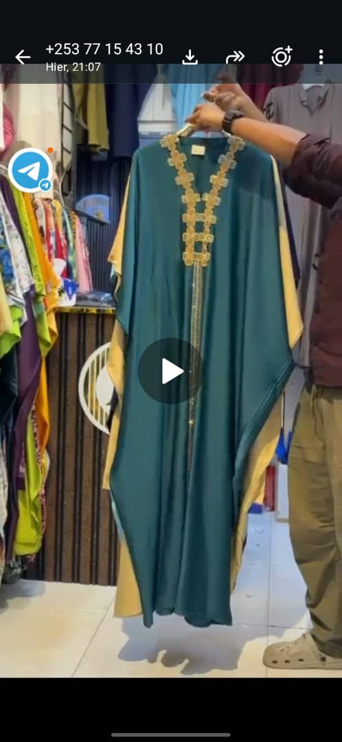 Boubou femme élégant vert canard brodé doré fluide