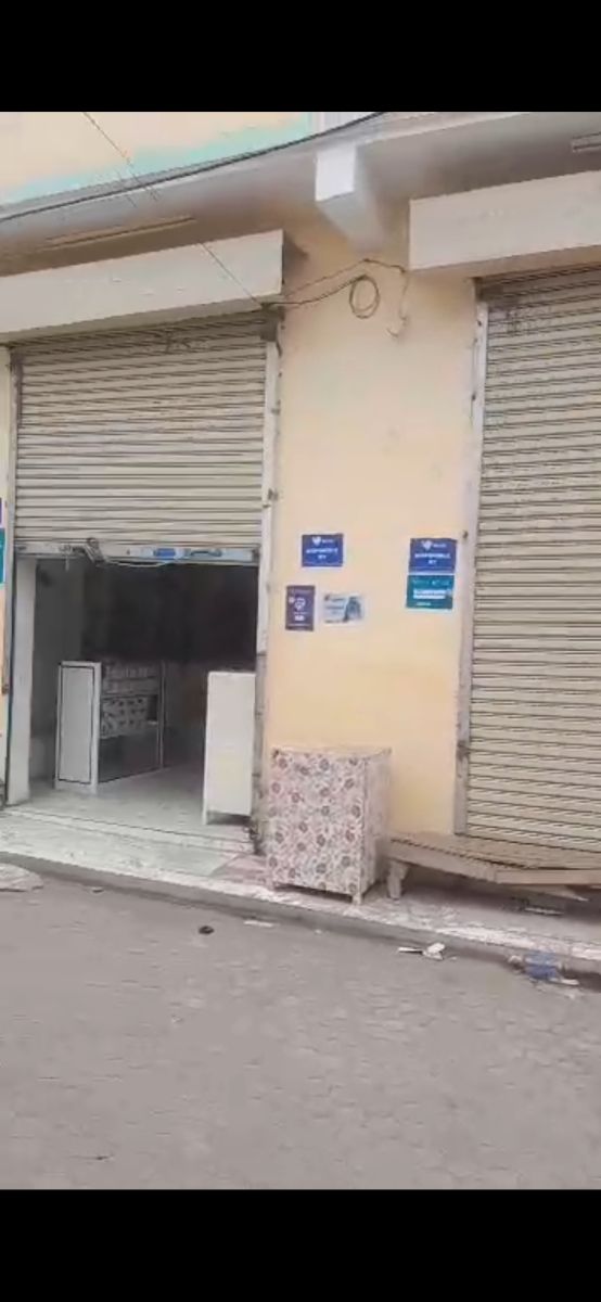Boutique d\'électronique bien située avec équipements complets