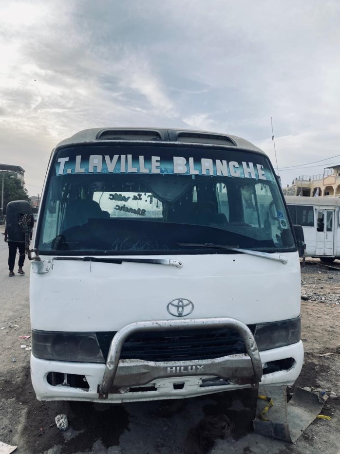 Bus Toyota Coaster 25 places, moteur d\'origine, bon état