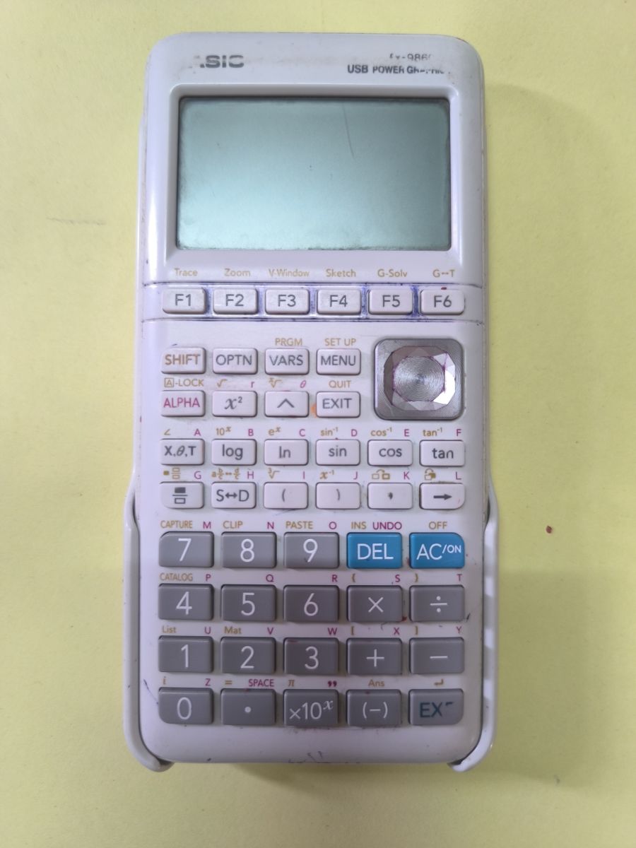 Calculatrice graphique en bon état