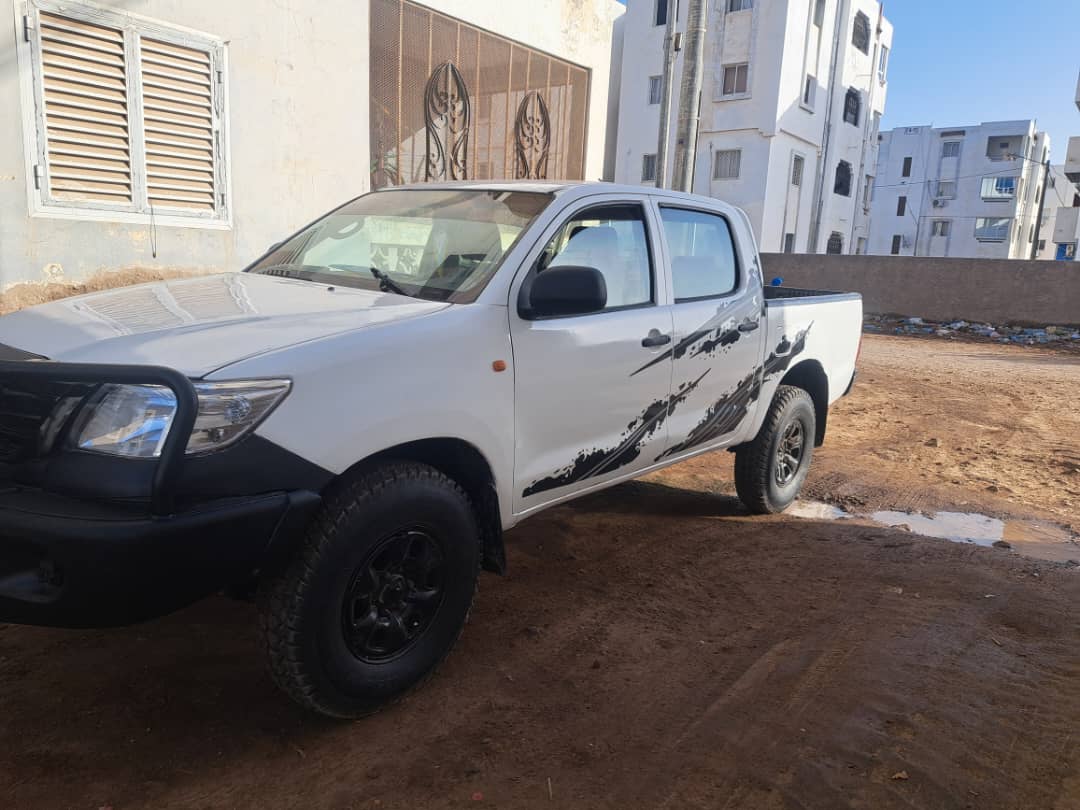Toyota Hilux 2020 diesel, boîte manuelle, excellent état