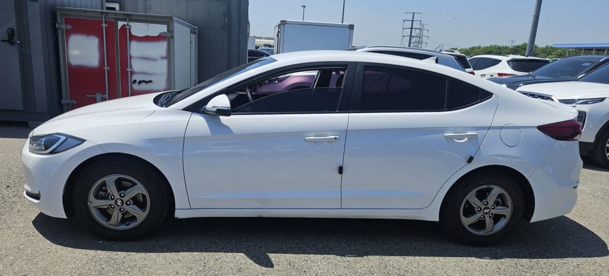 Hyundai Avante 2018 Berline diesel en excellent état