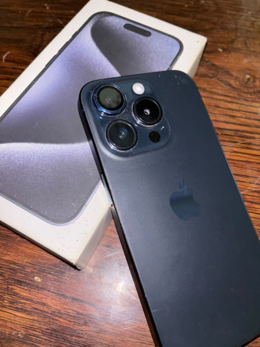 iPhone 15 Pro 128 Go en très bon état