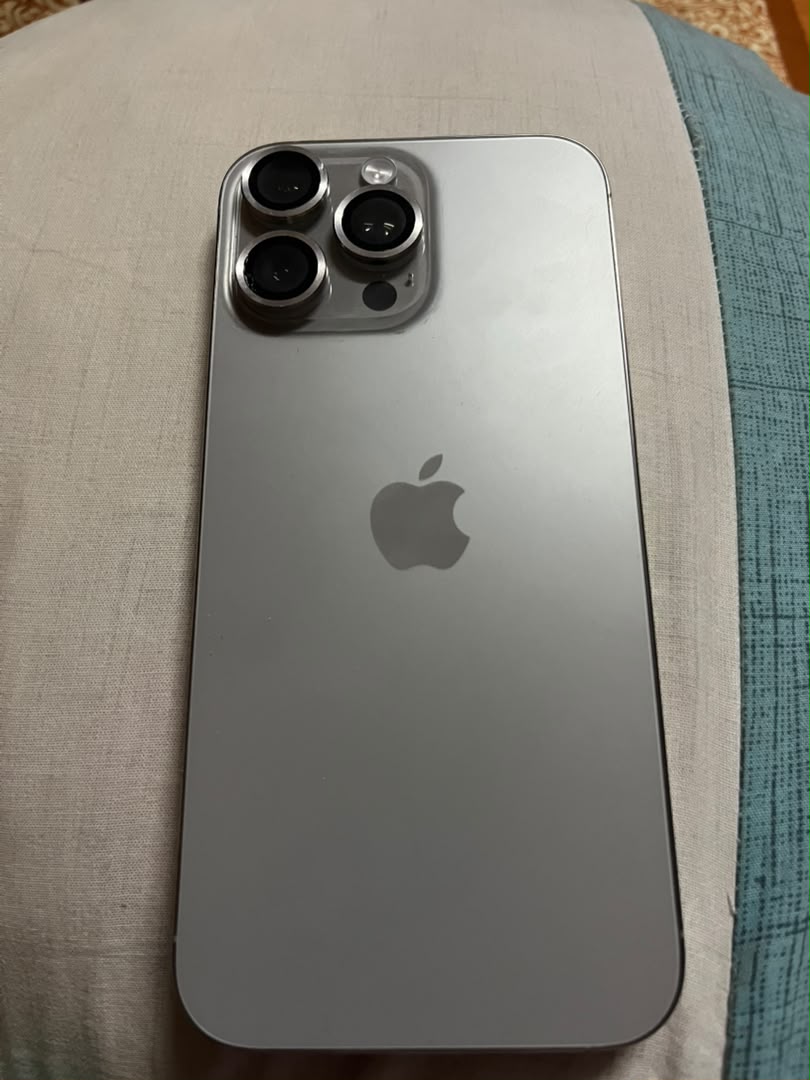 iPhone 16 Pro Max 256 Go comme neuf avec protection