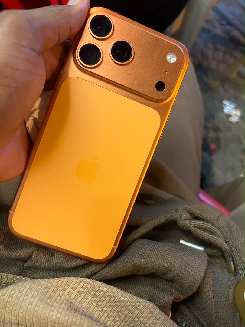 iPhone 17 Pro Max 256 Go orange comme neuf