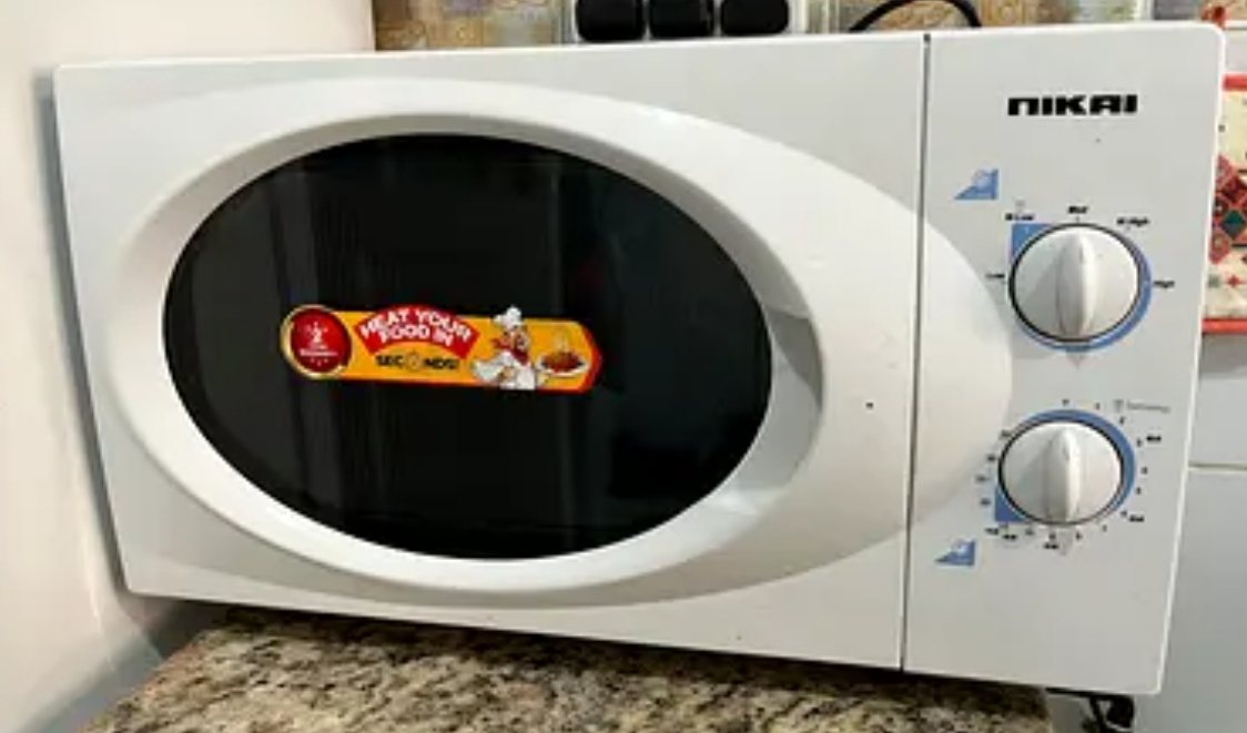 Micro-ondes Nikai blanc mécanique en bon état