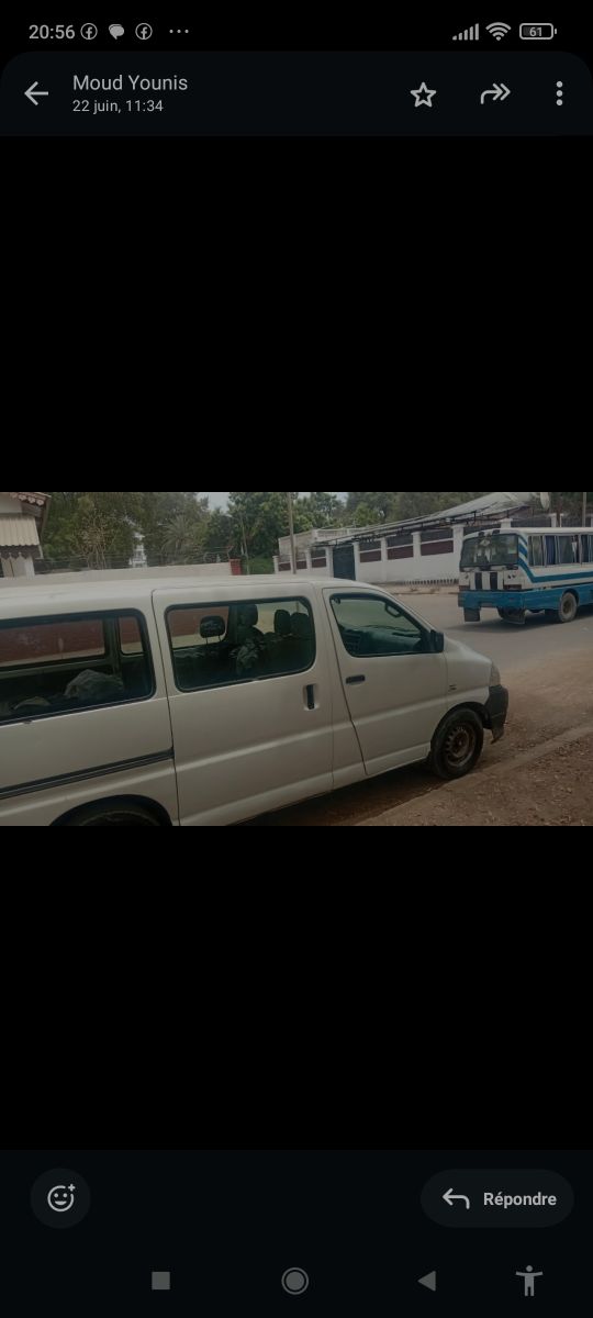 Mini bus diesel, boîte manuelle, en excellent état