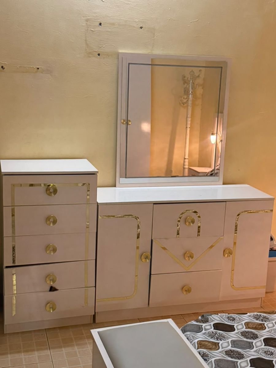 Mobilier maison complet 3 pièces avec climatisation état neuf