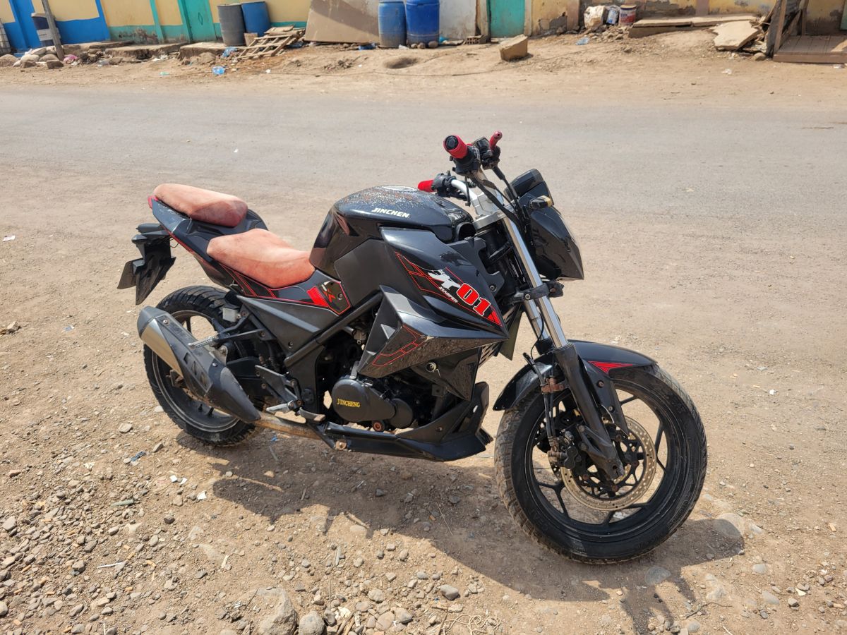 Moto Jincheng 200cc en bon état